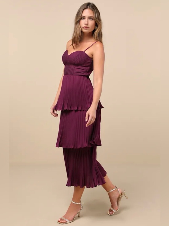 Lulus Dresses & Skirts - Lulus Cascading Crush Tiered Pleated Midi Dress